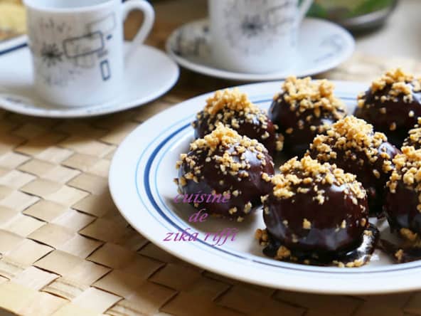 Bouchées aux noix et amandes glaçage chocolat