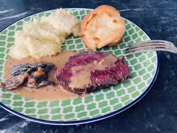Rôti de boeuf, sauce aux morilles