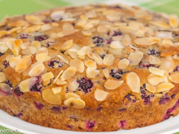 Gâteau du matin aux mûres et aux amandes