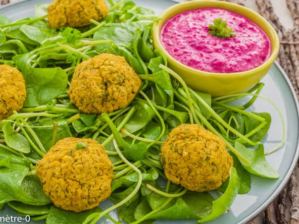 Falafels, sauce à la betterave