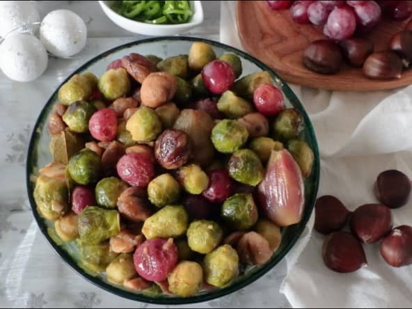 Choux de Bruxelles à l'aigre-douce, châtaignes et raisins