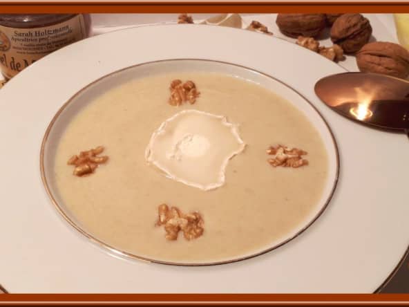 Velouté d’endives aux noix et fromage de chèvre