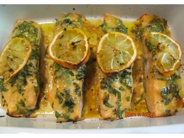 Saumon cuit au four, au citron, ail et moutarde