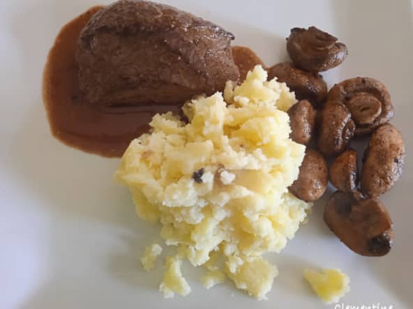 Pavé de Cerf sauce grand veneur