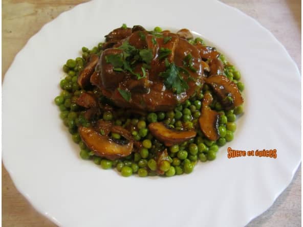 Steaks hachés aux champignons en sauce tomates