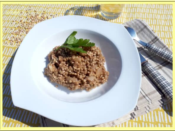 Grains de sarrasin aux oignons : une recette polonaise