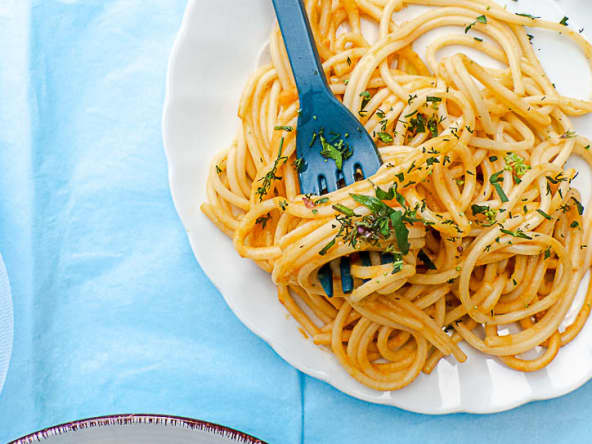 Spaghetti saucae aux carottes & plantes sauvages