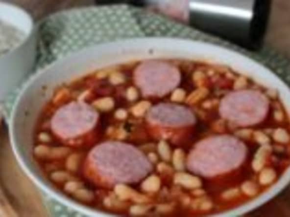 Haricots blancs tomates et saucisse de Montbéliard