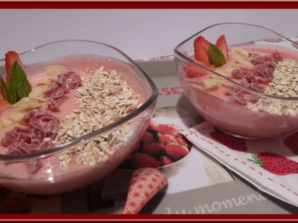 Mousse de fraises légère et son Topping gourmand
