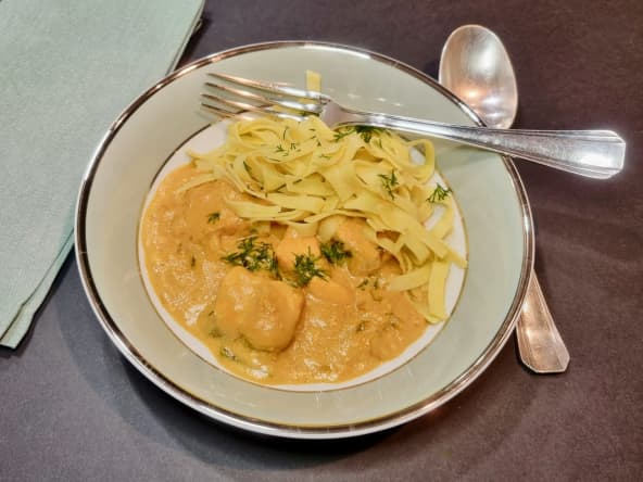 Cassolette de lotte et saumon express à la bisque de homard pour les fêtes