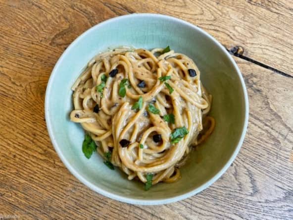 Linguine à l'ail noir