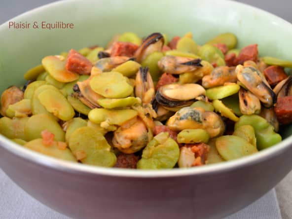 Poêlée printanière de fèves aux moules et chorizo