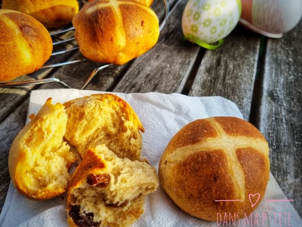 Hot cross buns