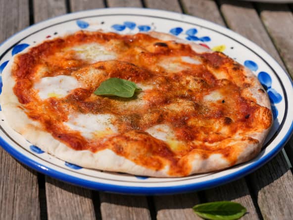 La pizza napolitaine au feu de bois