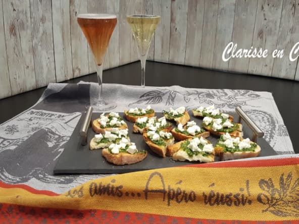 Crostini au pesto et à la feta pour un apéro