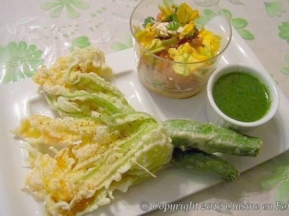 Tempura de fleurs de courgettes de Nice au piment d'Espelette et coulis aux herbes