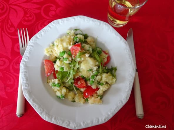 Ecrasé de pommes de terre, roquette, tomates et petits pois