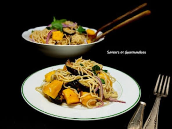 Nouilles soba sucré salé aubergine et mangue