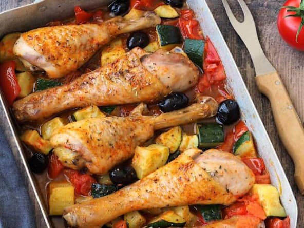 Cuisses de poulet au four, tomates et courgettes