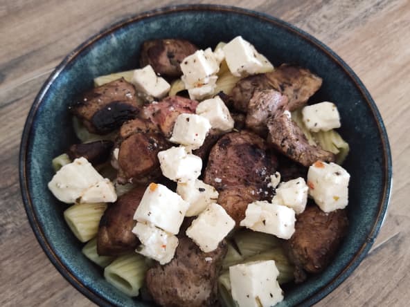 Tortiglioni à l'agneau mariné et feta