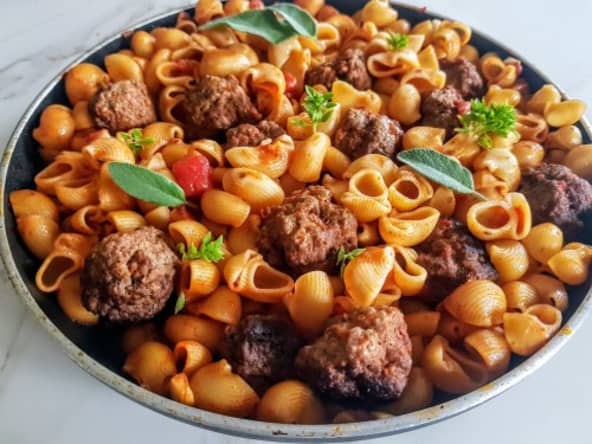 One pot pasta de coudes rayés aux boulettes viande-merguez