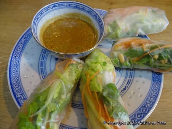 Rouleaux de printemps aux crevettes, sauce arachide