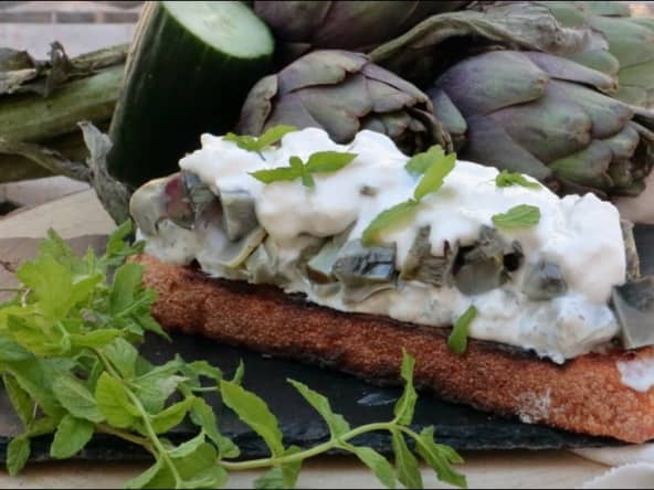 Bruschetta artichaut et stracciatella