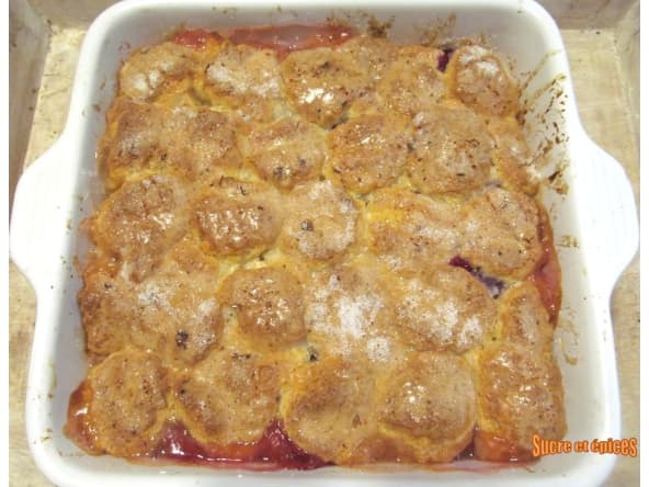 Cobbler aux prunes et pommes