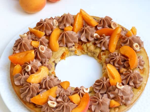 Couronne d'abricots et noisettes, chantilly au chocolat au lait
