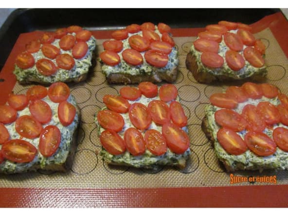 Tartines chaudes fromage, épinards, tomates