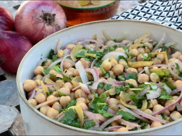 Salade de pois chiches au citron confit, coriandre et cumin