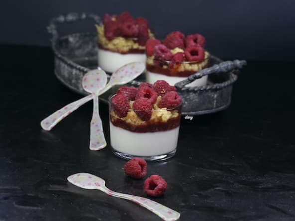 panna cotta framboises et crumble coco
