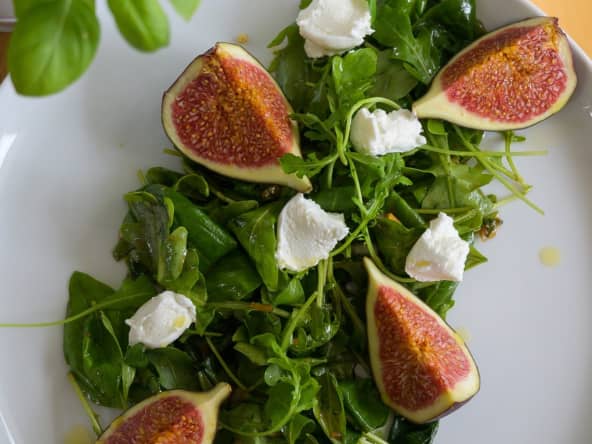 Figues au basilic et chèvre frais, vinaigrette de grenade
