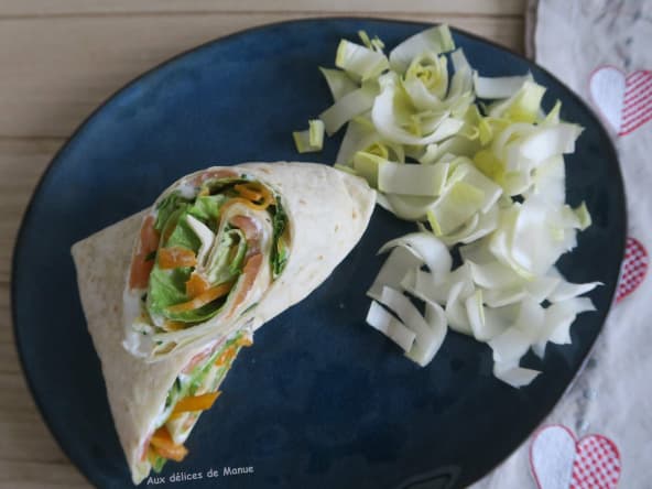 Dürüm à la truite fumée, concombre, pomme, poivron et skyr
