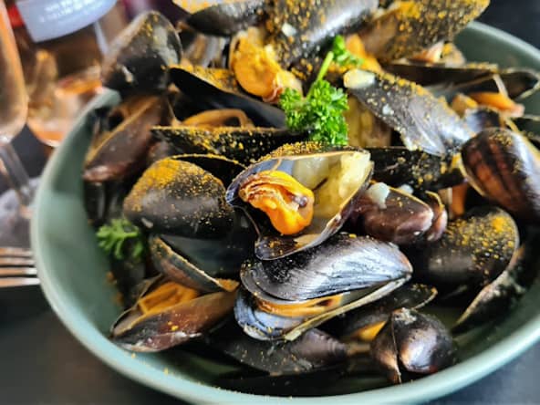 Moules à la crème et au curry