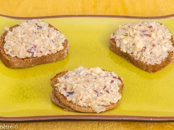 Rillettes marines sur blinis et pain de seigle pour un apéro vegan