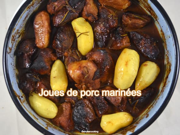 Joues de porc marinées