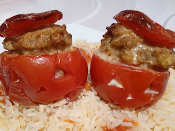 Petites tomates farcies déguisées pour Halloween