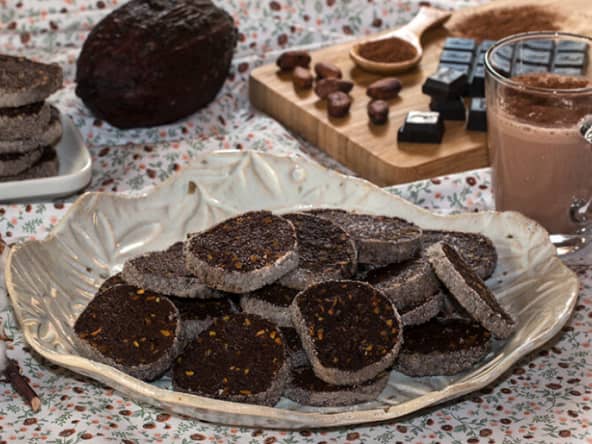 Sablés diamants au cacao et aux éclats de pistaches torréfiés pour tea time