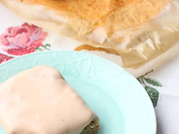 Gâteau aux panais, glaçage léger à l'orange sanguine