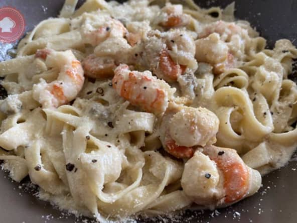 Tagliatelles fraîches aux saint-jacques et fruits de mer