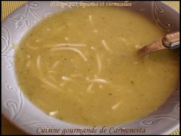 Potage aux légumes et vermicelles