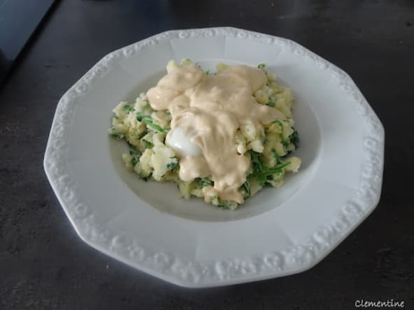 Stamppot roquette et oeufs de caille en sauce à la moutarde