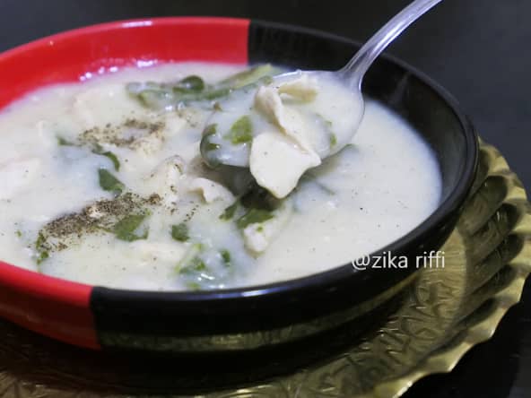 Hrira blanche au lait fermenté, poulet et épinards
