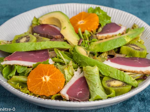 Salade de magret de canard séché aux fruits d’hiver (kiwi, clémentine, orange, mandarine...)