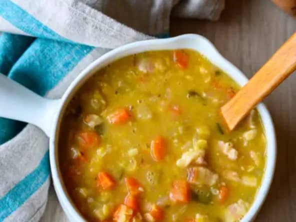 Soupe de pois cassés jaunes rustique et réconfortante