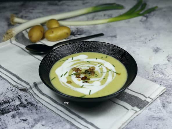 Vichyssoise aux oignons frits