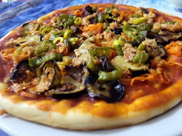 Pizza au thon et légumes à l'orientale