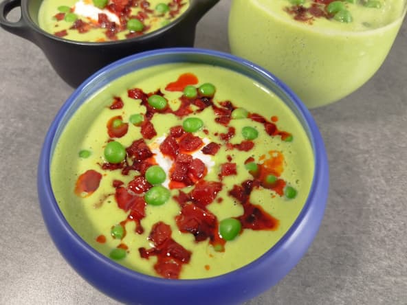 Velouté de petits pois au chorizo et chèvre frais
