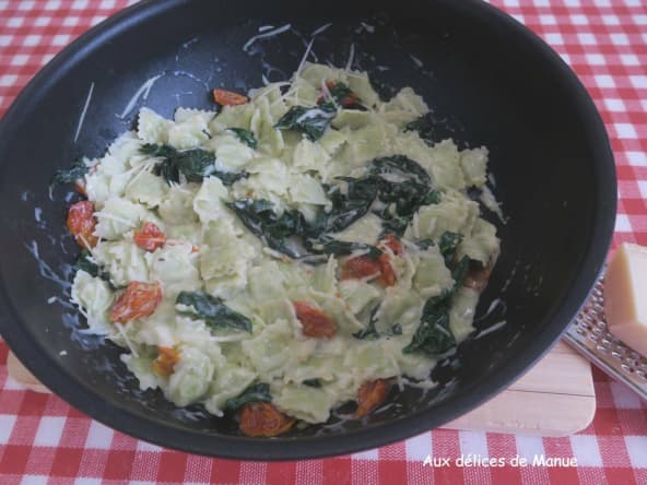 Ravioles aux épinards et tomates séchées à la crème au parmesan